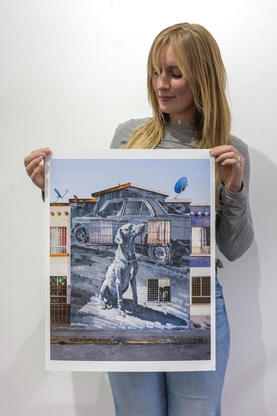 Megan Oldhues holding Little Neighbour / Pequeño Vecino print